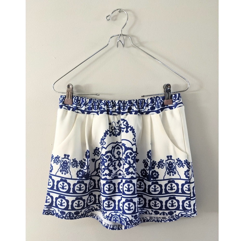 Porcelain Print Blue and White Shorts